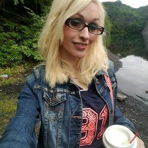 Meet your Posher, Nicole